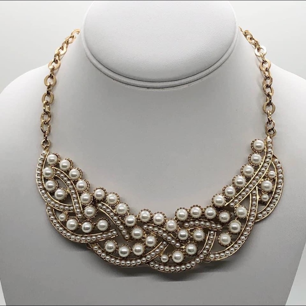 Art Deco vintage style faux pearl gold tone  bib necklace
